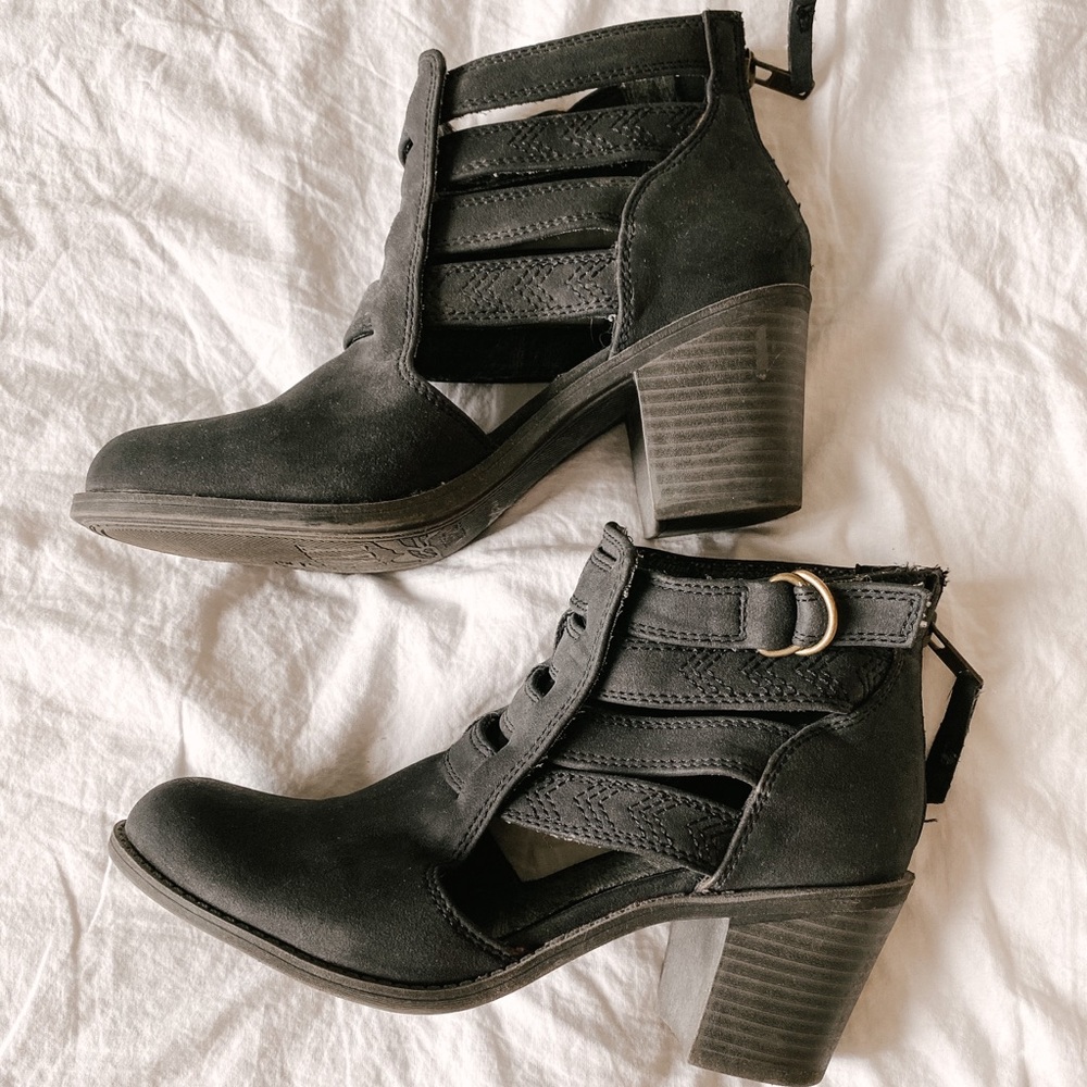 black booties